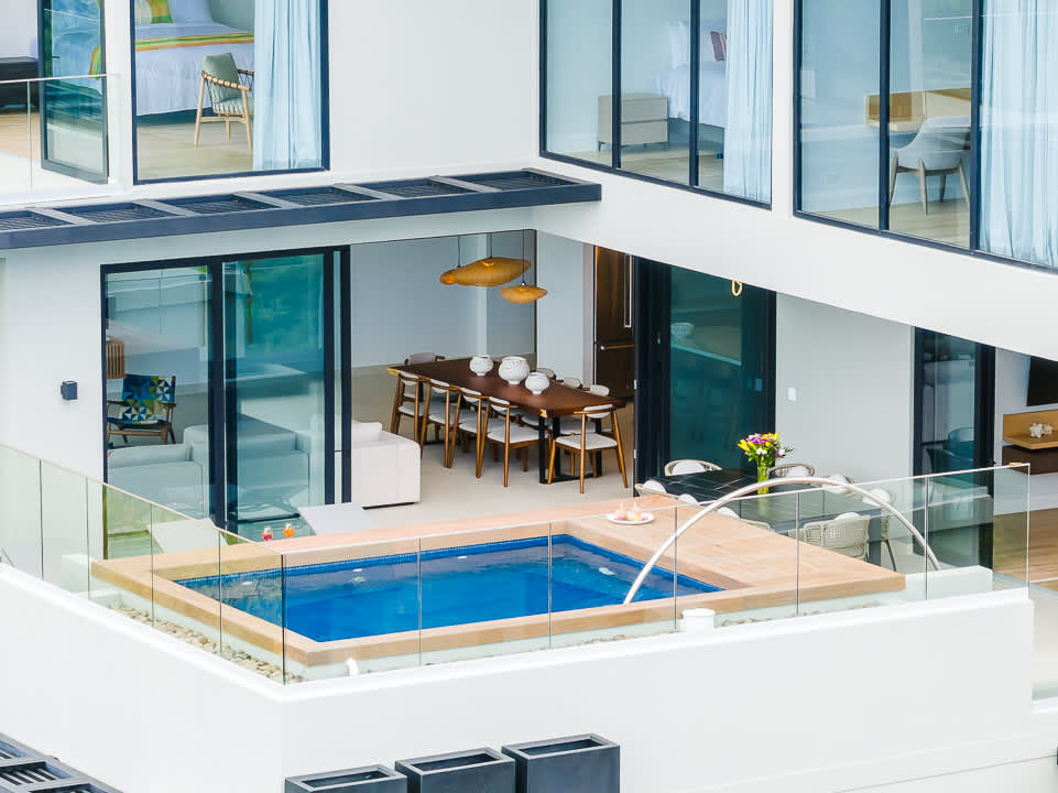 Private infinity pool at the Reserva Conchal penthouse, offering panoramic views of Costa Rica’s coastline and tropical landscape.